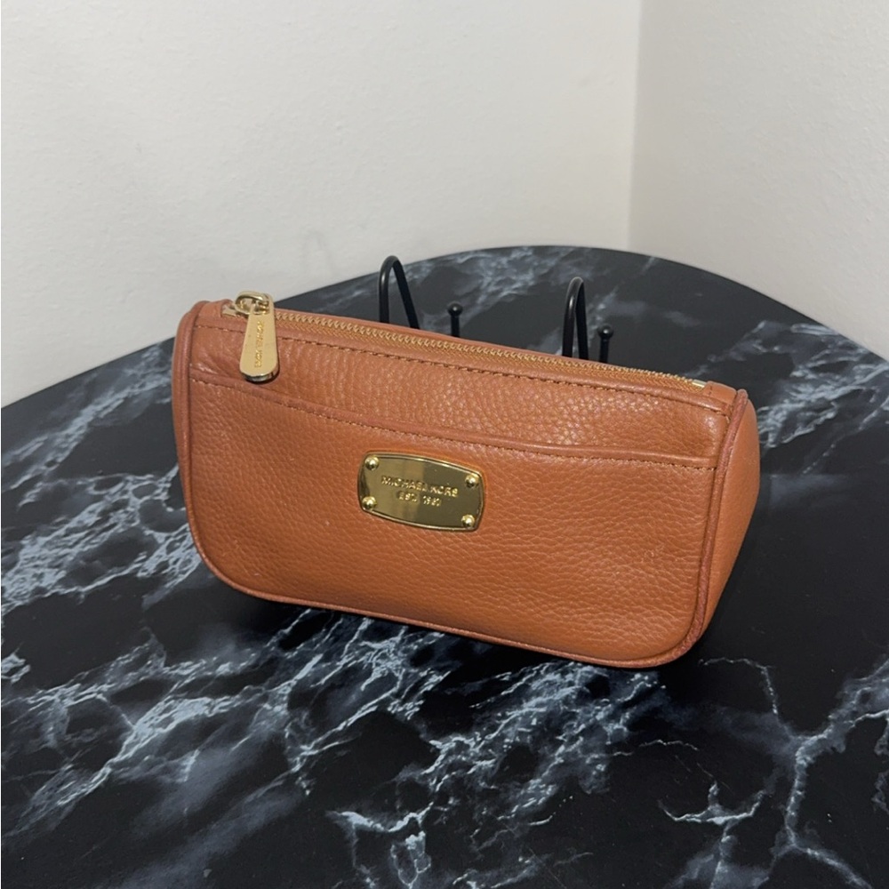 Michael Kors Clutch Makeup Leather Bag with Gold Accents AUTHENTIC - Picture 2 of 12